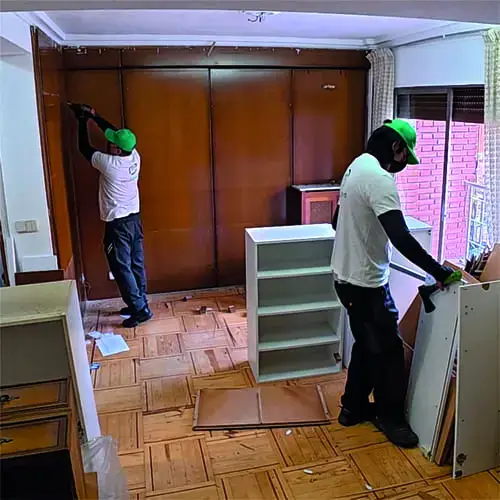 Recogida de muebles a domicilio en Madrid: sofás, armarios y camas